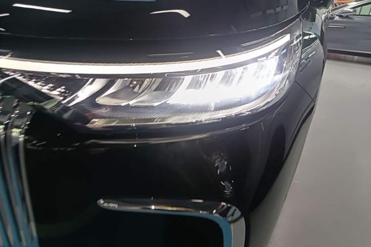 Used VOYAH Dream 2025 PHEV Four-Wheel Drive Prestige Kunpeng Edition Left Front Headlight
