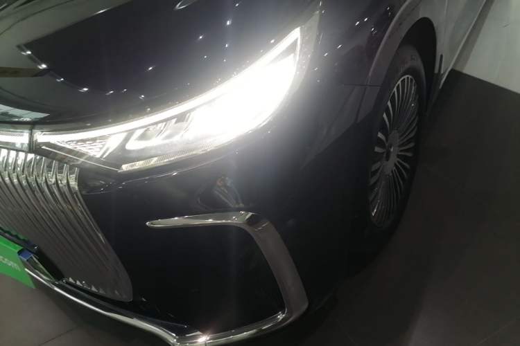 Used VOYAH Dream 2025 PHEV Four-Wheel-Drive Flagship Kunpeng Edition Left Front Headlight