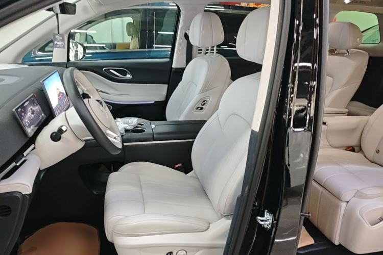 Used VOYAH Dream 2025 PHEV Four-Wheel Drive Prestige Qiankun Edition Left Front Seat