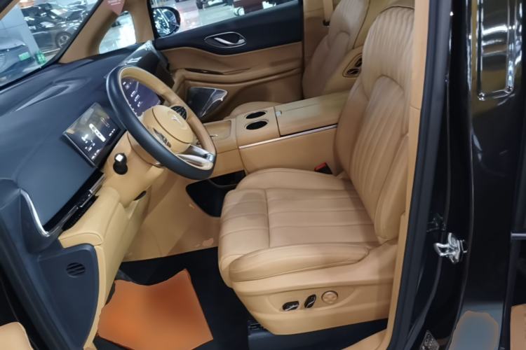 Used VOYAH Dream 2025 PHEV Four-Wheel-Drive Flagship Kunpeng Edition Left Front Seat