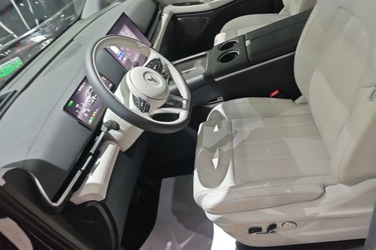Used VOYAH Dream 2025 PHEV Four-Wheel Drive Prestige Qiankun Edition Left Front Seat