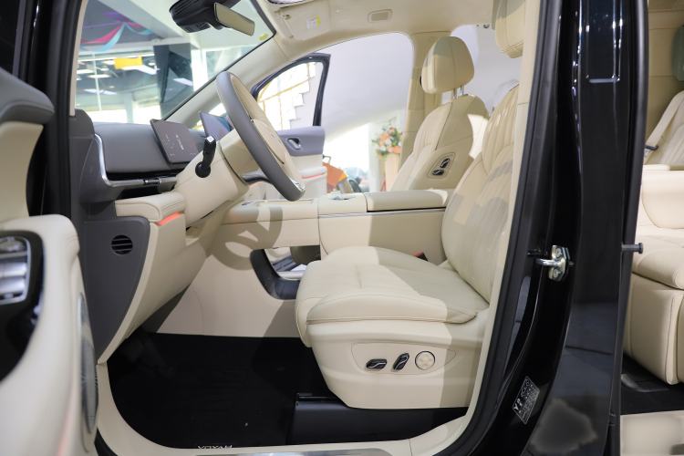 Used VOYAH Dream 2025 EV Four-Wheel Drive Flagship Kunpeng Edition Left Front Seat