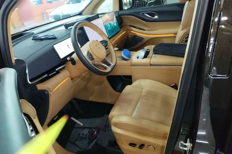 Used VOYAH Dream 2025 PHEV Four-Wheel-Drive Flagship Kunpeng Edition Left Front Seat