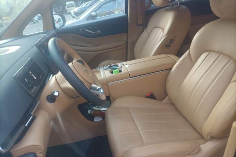 Used VOYAH Dream 2025 PHEV Four-Wheel Drive Excellence Kunpeng Edition Left Front Seat