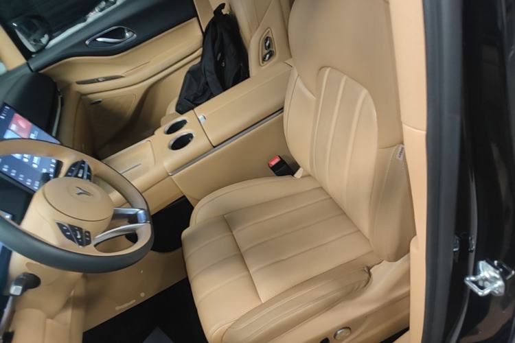 Used VOYAH Dream 2025 PHEV Four-Wheel Drive Excellence Qiankun Edition Left Front Seat