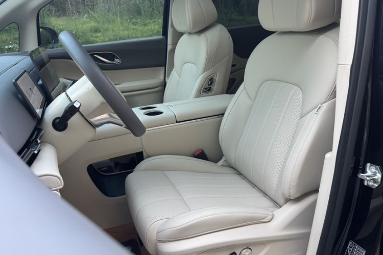 Used VOYAH Dream 2025 PHEV Four-Wheel Drive Prestige Kunpeng Edition Left Front Seat