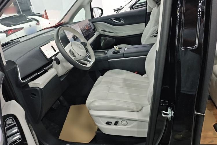 Used VOYAH Dream 2025 PHEV Four-Wheel Drive Prestige Kunpeng Edition Left Front Seat