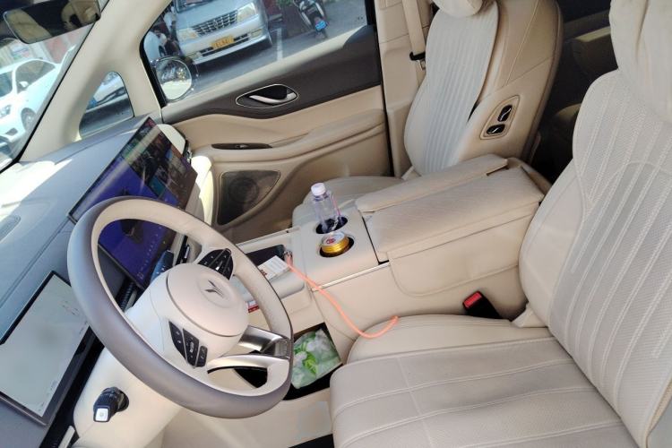 Used VOYAH Dream 2025 PHEV Four-Wheel Drive Prestige Kunpeng Edition Left Front Seat