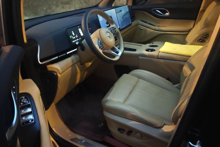 Used VOYAH Dream 2025 PHEV Four-Wheel Drive Excellence Kunpeng Edition Left Front Seat