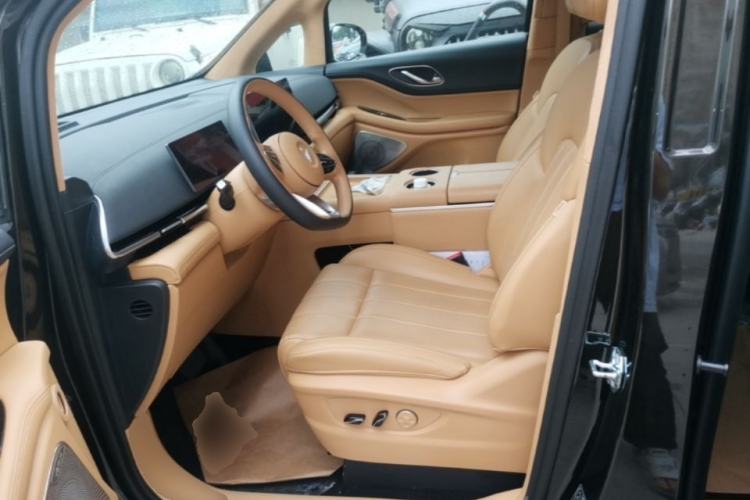 Used VOYAH Dream 2025 PHEV Four-Wheel Drive Prestige Qiankun Edition Left Front Seat
