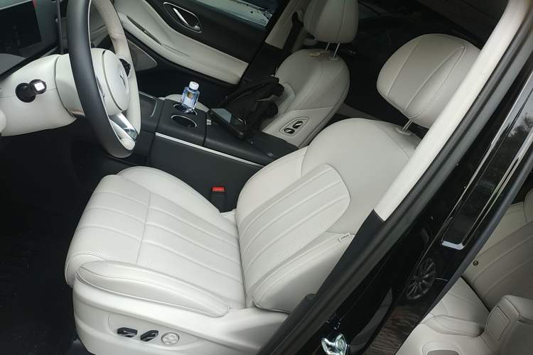 Used VOYAH Dream 2025 PHEV Four-Wheel Drive Prestige Kunpeng Edition Left Front Seat