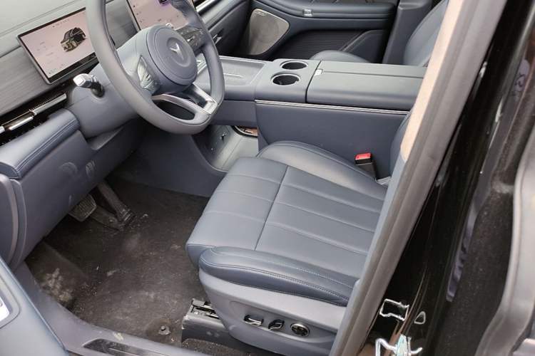 Used VOYAH Dream 2025 PHEV Four-Wheel-Drive Flagship Version – Qiankun Edition Left Front Seat
