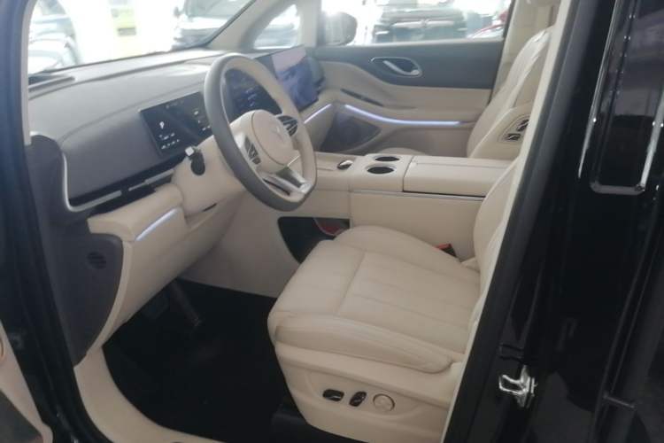 Used VOYAH Dream 2025 PHEV Four-Wheel-Drive Flagship Kunpeng Edition Left Front Seat