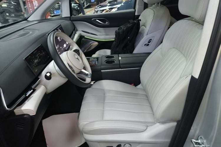 Used VOYAH Dream 2025 EV Four-Wheel-Drive Flagship Qiankun Version Left Front Seat