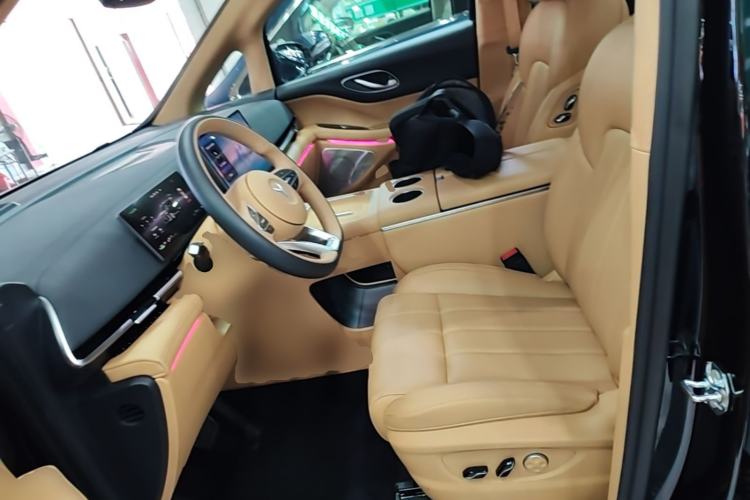 Used VOYAH Dream 2025 PHEV Four-Wheel Drive Prestige Qiankun Edition Left Front Seat