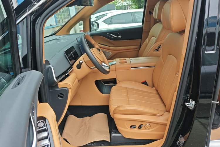 Used VOYAH Dream 2025 PHEV Four-Wheel Drive Prestige Kunpeng Edition Left Front Seat