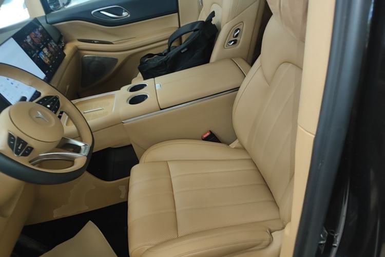 Used VOYAH Dream 2025 PHEV Four-Wheel Drive Prestige Kunpeng Edition Left Front Seat