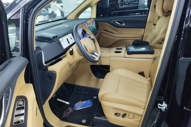 Used VOYAH Dream 2025 PHEV Four-Wheel Drive Excellence Kunpeng Edition Left Front Seat