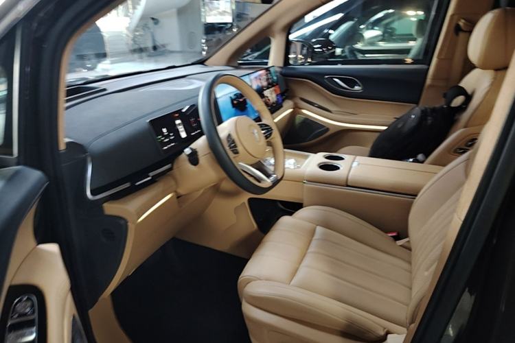 Used VOYAH Dream 2025 PHEV Four-Wheel-Drive Flagship Kunpeng Edition Left Front Seat