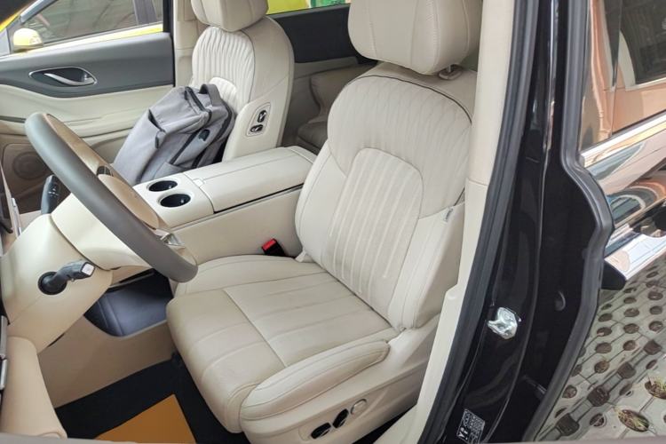 Used VOYAH Dream 2025 PHEV Four-Wheel-Drive Flagship Kunpeng Edition Left Front Seat