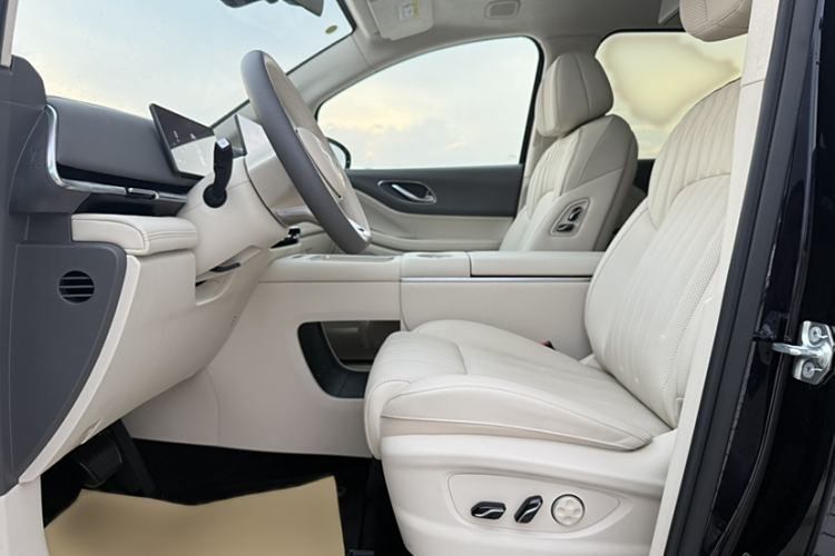 Used VOYAH Dream 2025 EV Four-Wheel Drive Flagship Kunpeng Edition Left Front Seat