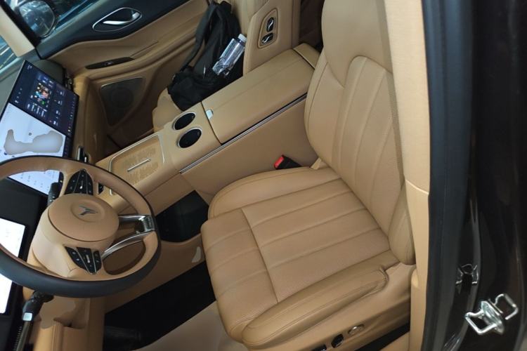 Used VOYAH Dream 2025 PHEV Four-Wheel Drive Prestige Kunpeng Edition Left Front Seat