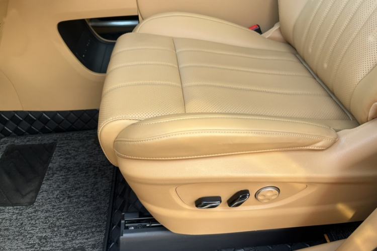 Used VOYAH Dream 2025 EV Four-Wheel Drive Flagship Kunpeng Edition Left Front Seat
