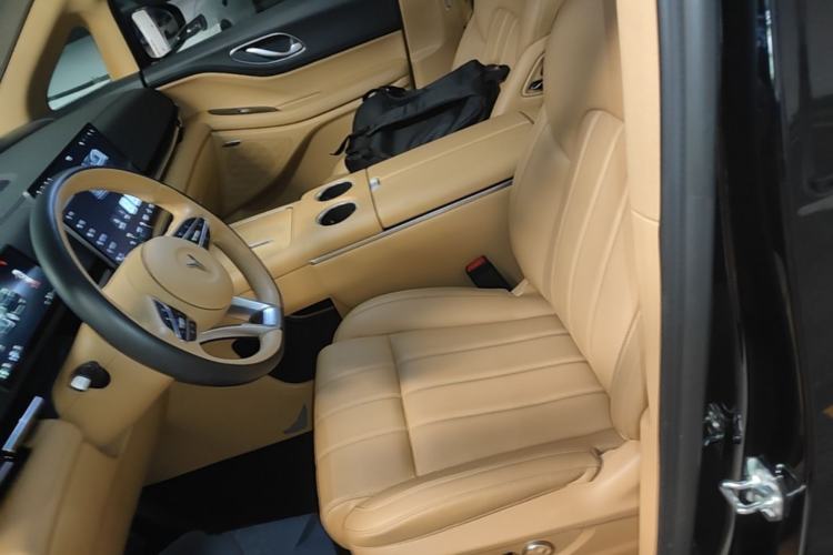 Used VOYAH Dream 2025 PHEV Four-Wheel Drive Excellence Qiankun Edition Left Front Seat