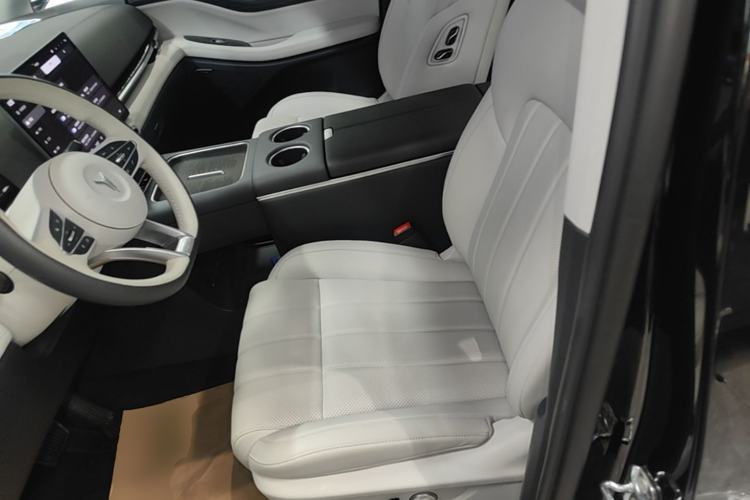 Used VOYAH Dream 2025 PHEV Four-Wheel Drive Excellence Qiankun Edition Left Front Seat