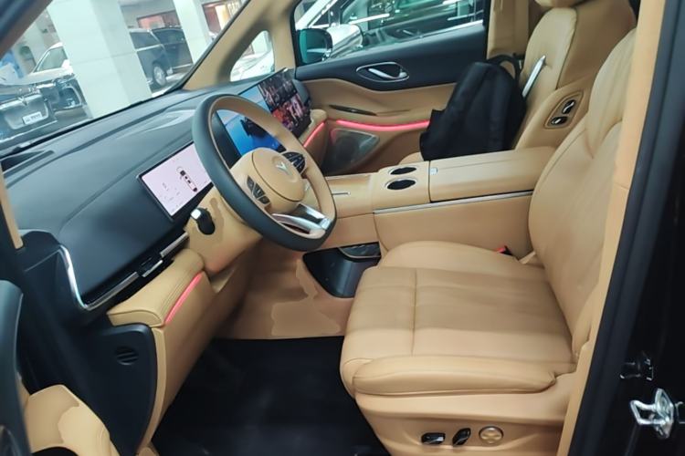 Used VOYAH Dream 2025 PHEV Four-Wheel-Drive Flagship Kunpeng Edition Left Front Seat
