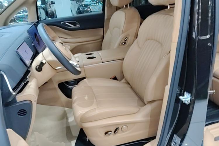 Used VOYAH Dream 2025 PHEV Four-Wheel-Drive Flagship Kunpeng Edition Left Front Seat