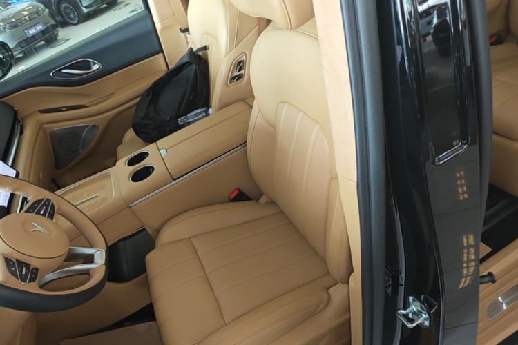Used VOYAH Dream 2025 PHEV Four-Wheel Drive Prestige Qiankun Edition Left Front Seat