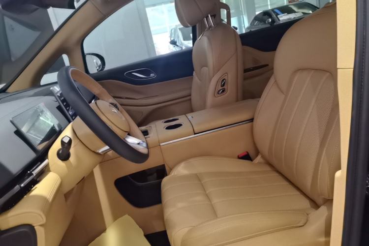 Used VOYAH Dream 2025 PHEV Four-Wheel Drive Excellence Qiankun Edition Left Front Seat