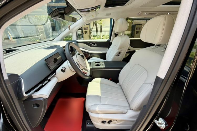 Used VOYAH Dream 2025 PHEV Four-Wheel Drive Prestige Qiankun Edition Left Front Seat