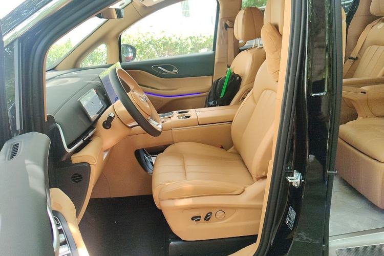 Used VOYAH Dream 2025 PHEV Four-Wheel Drive Excellence Kunpeng Edition Left Front Seat