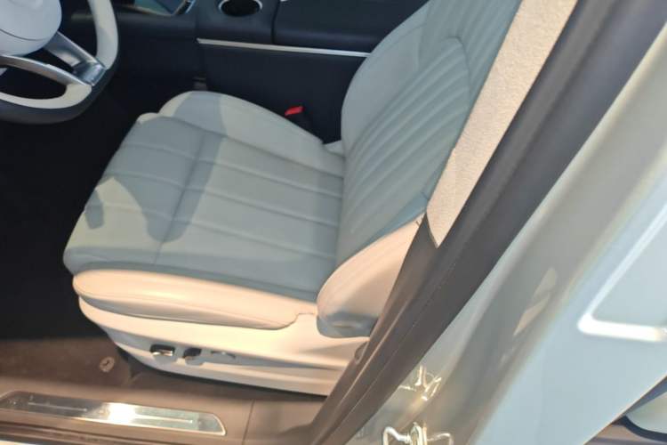 Used VOYAH Dream 2025 PHEV Four-Wheel-Drive Flagship Version – Qiankun Edition Left Front Seat