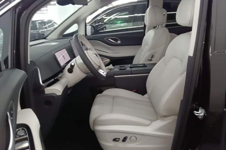 Used VOYAH Dream 2025 PHEV Four-Wheel Drive Prestige Kunpeng Edition Left Front Seat