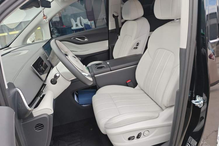 Used VOYAH Dream 2025 PHEV Four-Wheel Drive Prestige Kunpeng Edition Left Front Seat