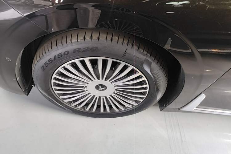Used VOYAH Dream 2025 PHEV Four-Wheel-Drive Flagship Kunpeng Edition Left Front Wheel Hub