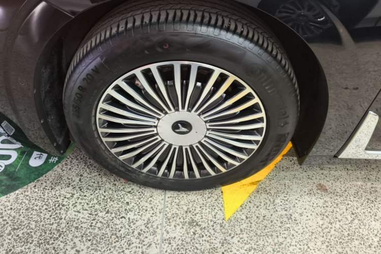 Used VOYAH Dream 2025 PHEV Four-Wheel Drive Excellence Qiankun Edition Left Front Wheel Hub