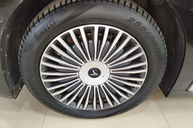 Used VOYAH Dream 2025 PHEV Four-Wheel-Drive Flagship Kunpeng Edition Left Front Wheel Hub