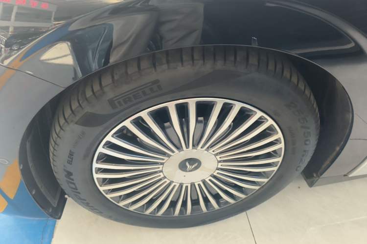Used VOYAH Dream 2025 PHEV Four-Wheel-Drive Flagship Kunpeng Edition Left Front Wheel Hub