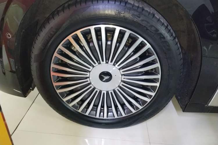 Used VOYAH Dream 2025 PHEV Four-Wheel Drive Prestige Kunpeng Edition Left Front Wheel Hub
