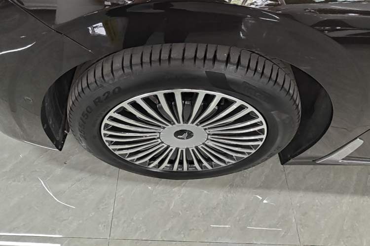Used VOYAH Dream 2025 PHEV Four-Wheel-Drive Flagship Kunpeng Edition Left Front Wheel Hub
