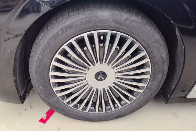 Used VOYAH Dream 2025 PHEV Four-Wheel-Drive Flagship Kunpeng Edition Left Front Wheel Hub