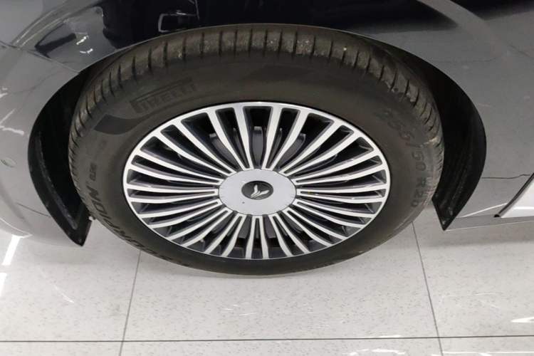 Used VOYAH Dream 2025 PHEV Four-Wheel-Drive Flagship Kunpeng Edition Left Front Wheel Hub