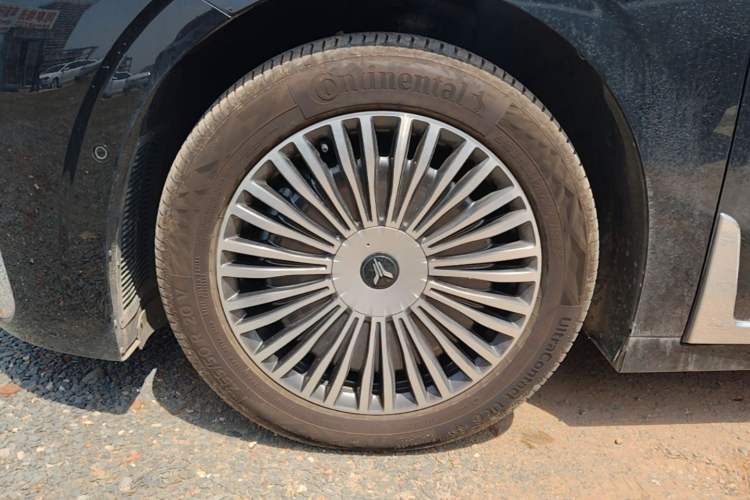 Used VOYAH Dream 2025 PHEV Four-Wheel Drive Prestige Kunpeng Edition Left Front Wheel Hub