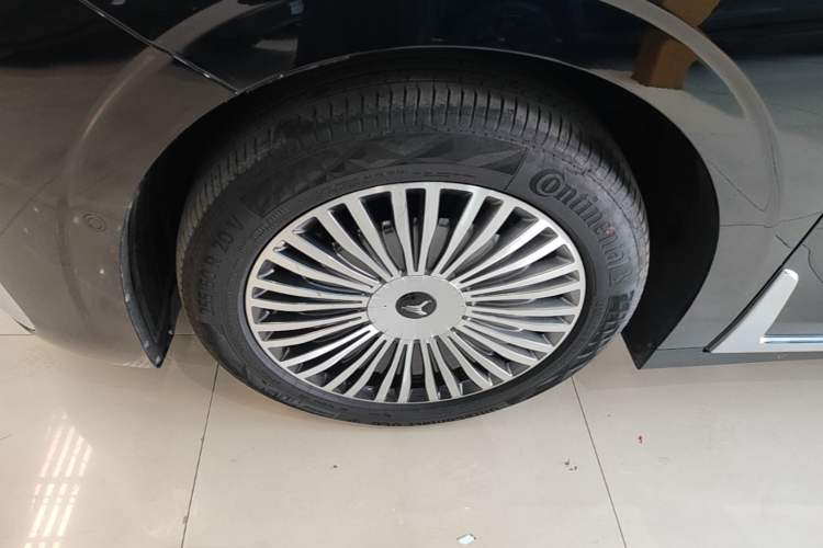 Used VOYAH Dream 2025 PHEV Four-Wheel Drive Excellence Kunpeng Edition Left Front Wheel Hub