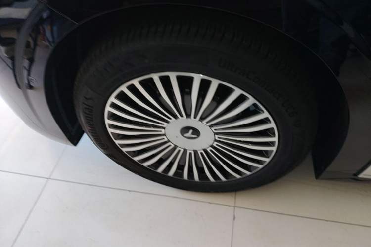 Used VOYAH Dream 2025 PHEV Four-Wheel Drive Excellence Kunpeng Edition Left Front Wheel Hub