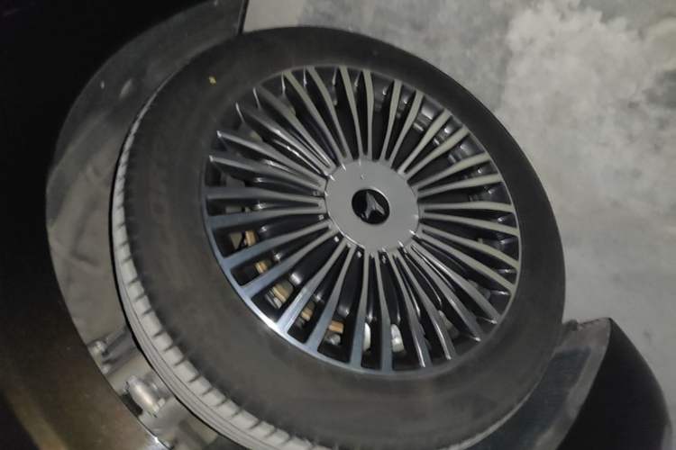 Used VOYAH Dream 2025 PHEV Four-Wheel-Drive Flagship Kunpeng Edition Left Front Wheel Hub